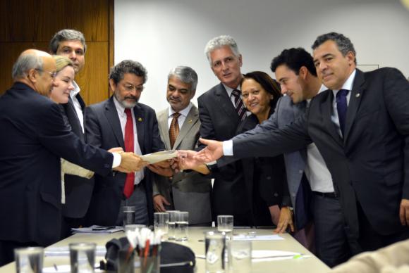 Senadores reunidos na liderança do PT para tratar das contas de Antônio Anastasia durante o período em que governou Minas Gerai - Antonio Cruz/ Agência Brasil Senadores reunidos na liderança do PT para tratar das contas de Antônio Anastasia durante o período em que governou Minas Gerai - Antonio Cruz/ Agência Brasil