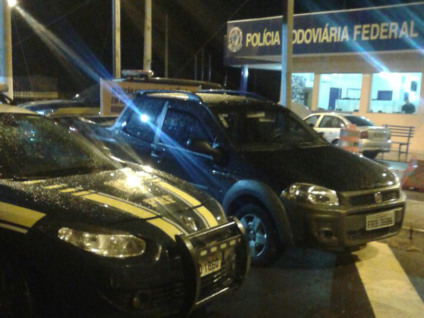 Veículo trata-se, na realidade, de um Fiat/Strada Working CD, roubado na cidade de São José dos Campos (SP) - Divulgação/PRF
