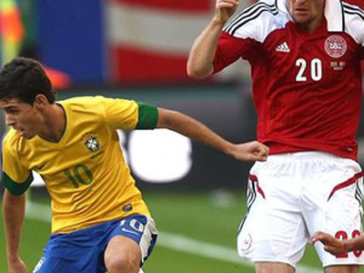 Oscar está disputando amistosos com a Seleção Brasileira de Mano Menezes -