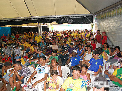 Movimentação tem sido grande na praça Senador Ramez Tebet para assistir aos jogos -