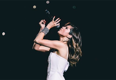 Selena Gomez está aproveitando para compor novas músicas Selena Gomez está aproveitando para compor novas músicas