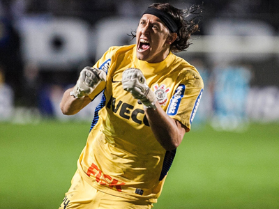 Goleiro Cássio comemora o gol de empate no Pacaembu -