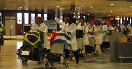 Desembarque de médicos em aeroporto de Brasília, em 2013 - Arquivo/EBC