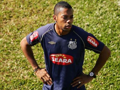 Robinho deve ficar na Vila até dezembro -