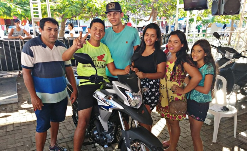 Desempregado, Rômulo Pereira ganhou uma Honda XRE 190 0km - Danielle Leduc/JPNEWS