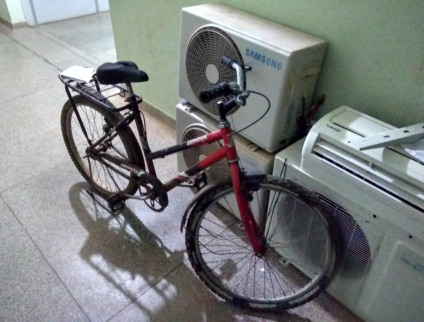 Bike foi apreendida e levada para a Depac. A vítima foi acionada para reconhecer o veículo. - André Barbosa/JPNEWS Bike foi apreendida e levada para a Depac. A vítima foi acionada para reconhecer o veículo. - André Barbosa/JPNEWS