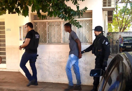 Movimentação na 3ª Delegacia: Suspeito é detido para averiguação - André Barbosa/JPNEWS