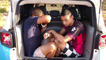 Polícia realizou incursões nos barracos e cerco até localizar os infratores. Um homem também foi detido - Divulgação/PM