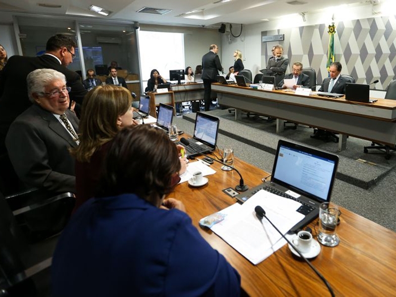 Comissão de Constituição e Justiça do Senado se reúne para discutir e votar a PEC 55/2016, que limita os gastos públicos do governo - Marcelo Camargo/Agência Brasil Comissão de Constituição e Justiça do Senado se reúne para discutir e votar a PEC 55/2016, que limita os gastos públicos do governo - Marcelo Camargo/Agência Brasil