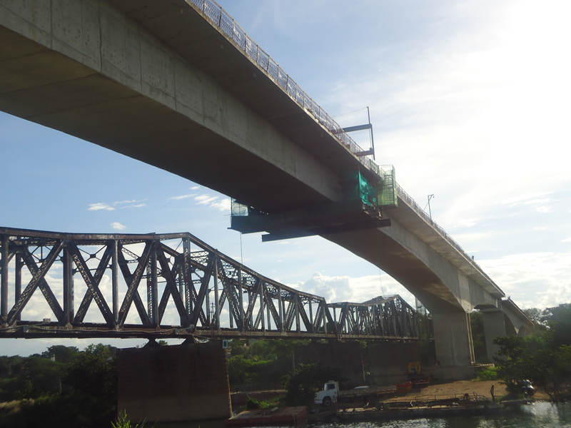 Ponte sobre o rio Paraná será entregue com um ano de atraso  - Elias Dias/JP