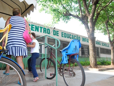 Crianças disputam vagas nas unidades de educação -