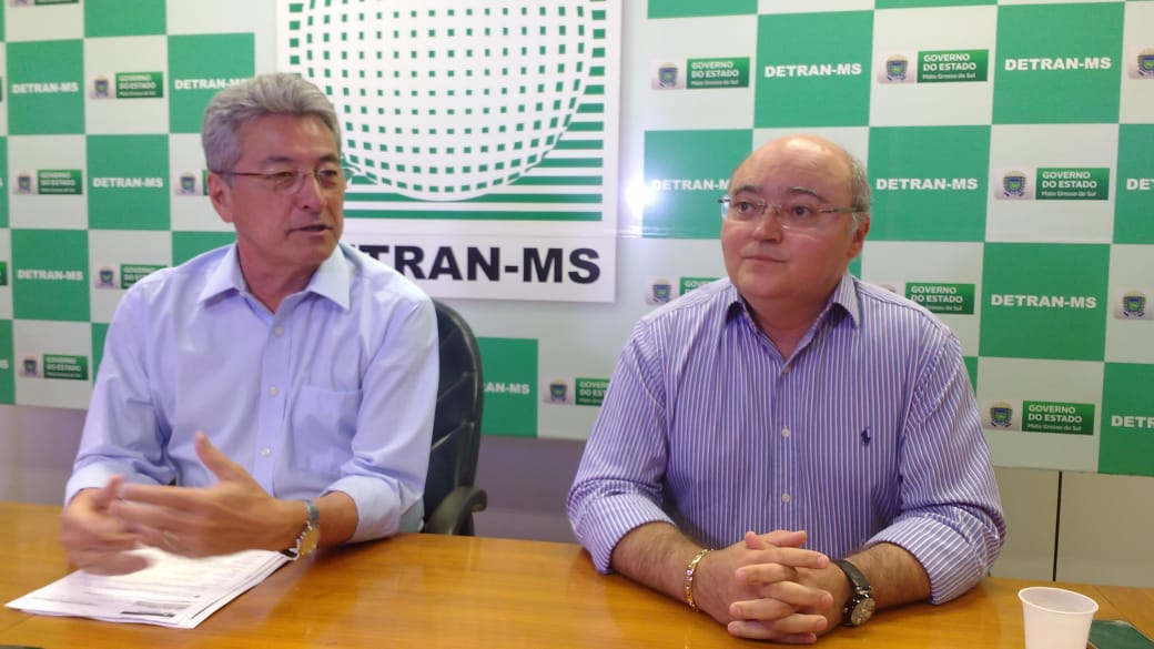 Diretor-presidente do Detrans-MS, Roberto Soler e representante da empresa Esmeralda, William José de Mello, explicaram como novo serviço vai funcionar - Loraine França/CBN