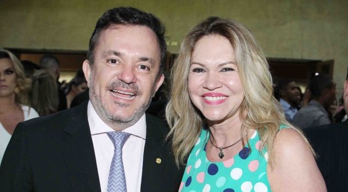 Deputado estadual Vander Loubet e sua esposa Roseli da Cruz Loubet - Reprodução Página Brasil