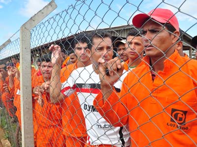 Trabalhadores insatisfeitos com as regras da empresa -