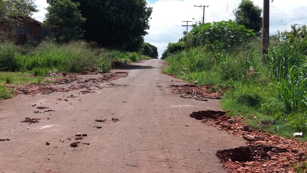 Malha asfáltica desapareceu com as fortes chuvas no município - Alex Santos