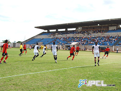 Jogo do Misto contra o Bandeirantes, no Madrugadão: amistoso que serviu para avaliar a equipe -