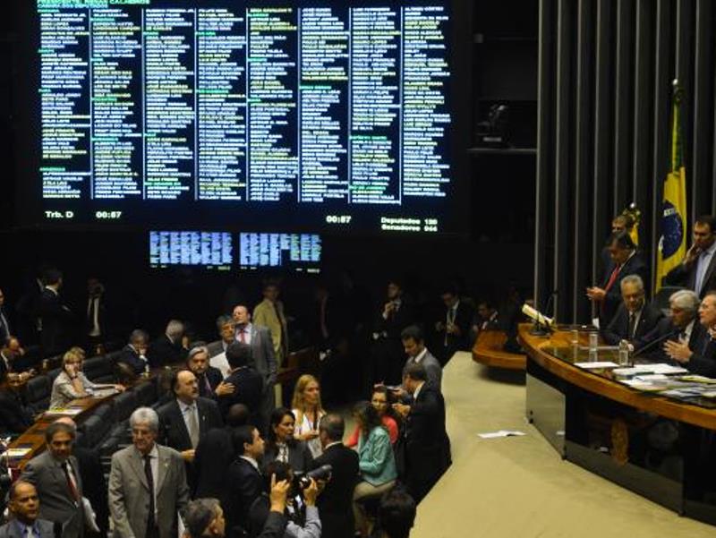 Na tentativa de melhorar quórum, presidente do  Congresso  chegou a suspender sessão - Divulgação