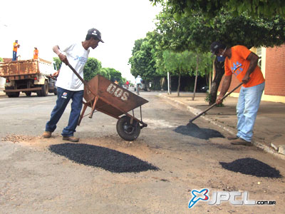 Chuvas em Três Lagoas atrapalham serviço de manutenção de ruas -