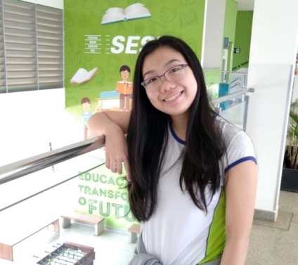 A estudante, Natália Yumi, do 9ª ano e participa de oficinas tecnológicas e aulas de robótica na Escola do Sesi - Divulgação/Assessoria