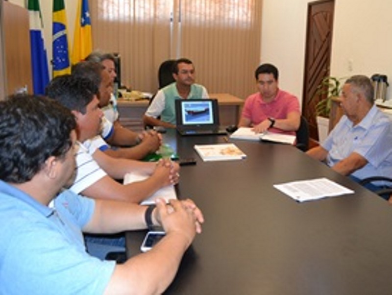 Diretores da empresa em reunião com  prefeito Jaime Soares Ferreira e secretários - Divulgação