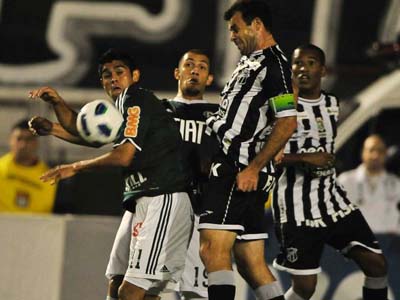 O time alviverde, que entrou em campo como décimo colocado do torneio, subiu para a sétima colocação da tabela ao alcançar aos 38 pontos -