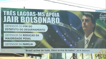 Placa divide opiniões: nas redes sociais, discussão ficou acalorada entre simpatizantes e contrários ao deputado - Reprodução/TVC