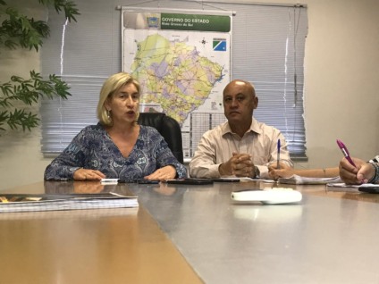 A secretária de Estado de Habitação, Maria do Carmo Avesani Lopez, com o secretário de Administração e Desburocratização, Carlos Alberto Assis - Israel Espindola/CBN