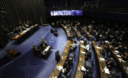 Senadores de vários partidos, que estão convencidos de que a crise política vai piorar, começaram a discutir um plano de ação para os próximos meses - Foto: Fabio Rodrigues Pozzebom/Agência Brasil