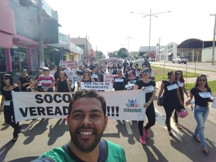 Funcionários públicos de Coxim já fizeram mobilização e devem paralisar os serviços nos próximos dias - Divulgação