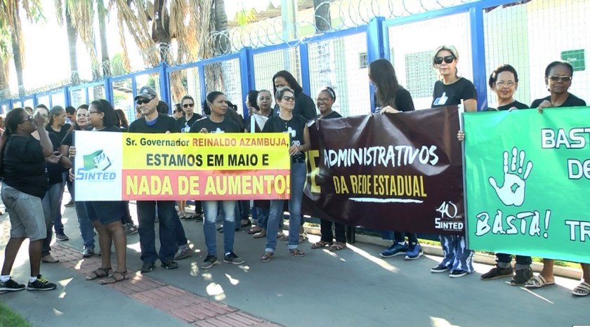 Grupo de servidores administrativos da educação protesta contra falta de reajuste - Reprodução/TVC HD