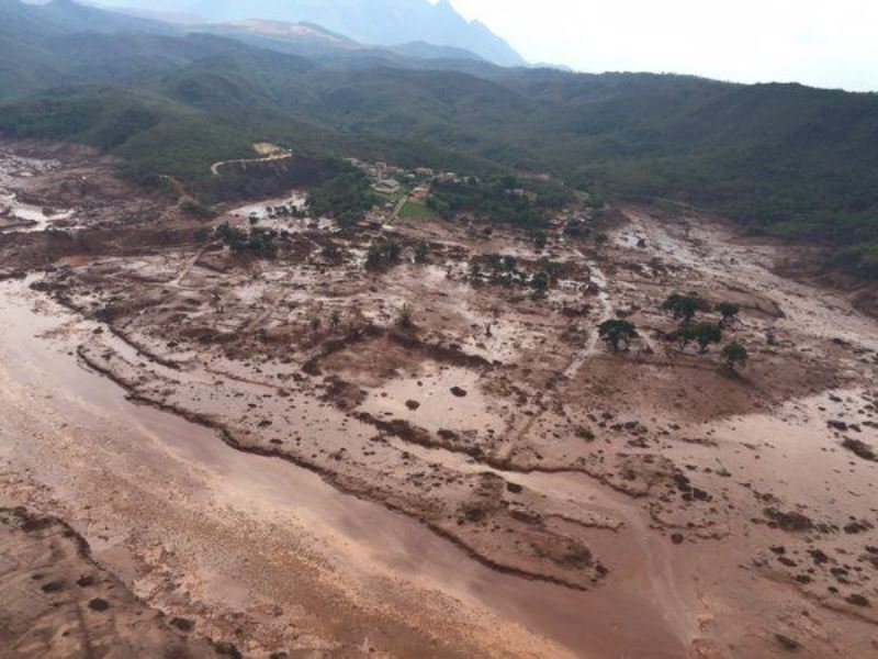 Barragens romperam por volta das 16h30 de quinta-feira