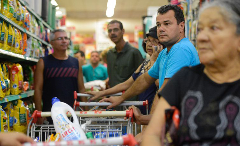 Pesquisa revela que houve alta de 1,2% no consumo das famílias, 1,1% na formação bruta de capital fixo e de 0,6% no consumo do governo - Arquivo/Agência Brasil