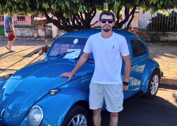 Amante de carros antigos, Silas era proprietário de um bem cuidado fusca azul - Reprodução / Rede social / Silas Henrique