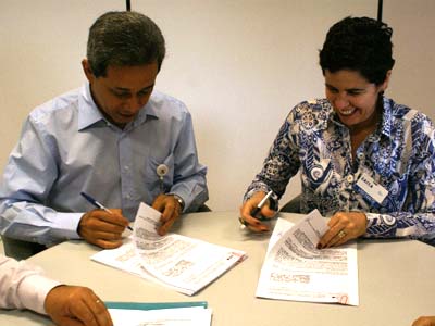 O contrato foi assinado na manhã desta quarta-feira -