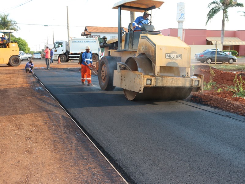 A rua Mato Grosso do Sul, entre a avenida Orlando Mascarenhas Pereira e rua Carlos Alves Ferreira, recebeu 1.200 m² de pavimento - Divulgação/Departamento de Comunicação