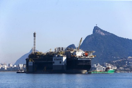Plataforma de petróleo P-67, ancorada na Baía de Guanabara, destinada ao Sistema de Produção do Campo de Lula, no pré-sal da Bacia de Santos - Tânia Rêgo/Agência Brasil