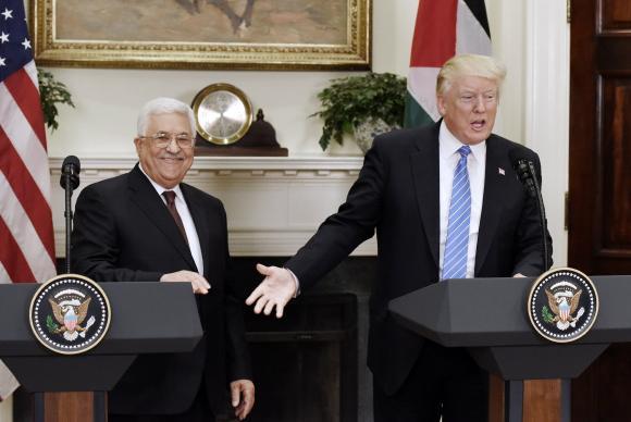 No encontro com Abbas, Trump se ofereceu para ser o "facilitador" de um acordo de paz entre israelenses e palestinos que, no seu entender, deve ser negociado diretamente entre as partes - Olivier Douliery/Agência Lusa