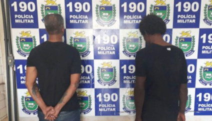 Dois homens são flagrados em venda de drogas na praça do terminal rodoviário