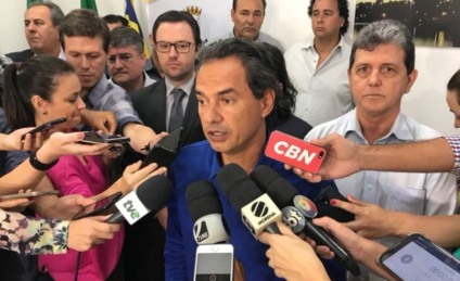 Prefeito anunciou mudanças em entrevista coletiva - Vivian Krajewski/CBN