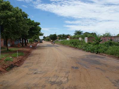 Nas obras de pavimentação, em execução nos bairros de Vila Nova, Santo André e Jardim Dourado, estão sendo aplicados recursos de Emenda Parlamentar do ex-deputado Moka -