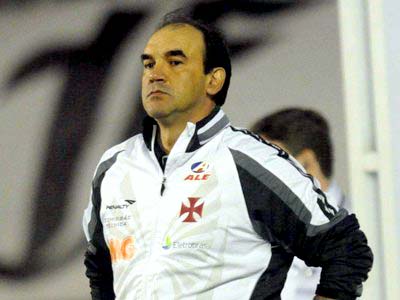 Ricardo Gomes falou com os vascaínos por um minuto antes do jogo contra o Galo - Ricardo Gomes falou com os vascaínos por um minuto antes do jogo contra o Galo -