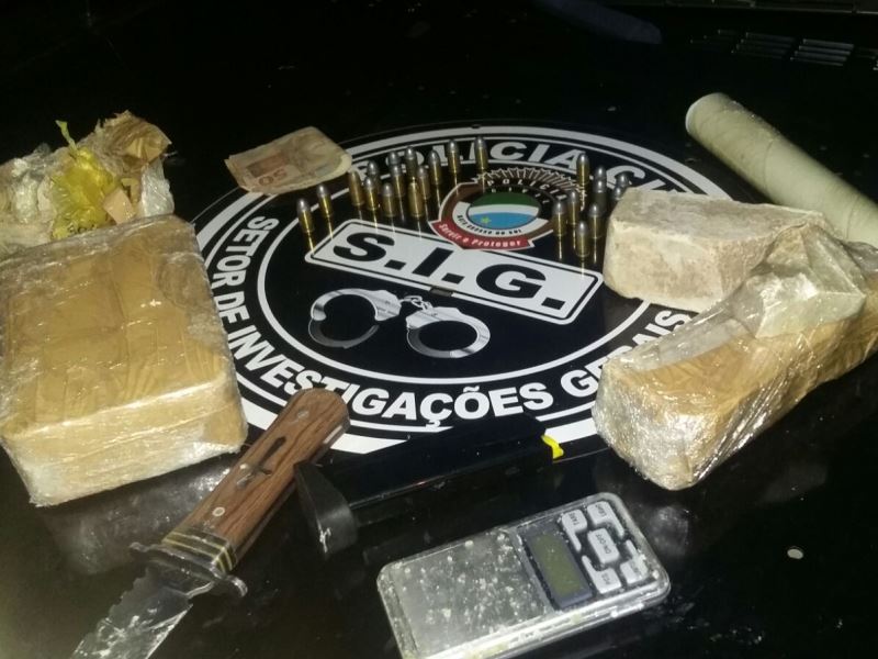 Droga estava escondida no guarda-roupas do suspeito - Divulgação/SIG Droga estava escondida no guarda-roupas do suspeito - Divulgação/SIG