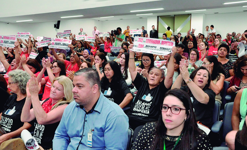 Auditório da Assembleia ficou lotado por servidores durante a sessão - Gabriela Couto/CBN