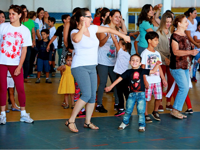 Ação desenvolvida durante toda a manhã envolveu alunos do ensino Infantil e Fundamental e suas mães - Elias Dias/JP