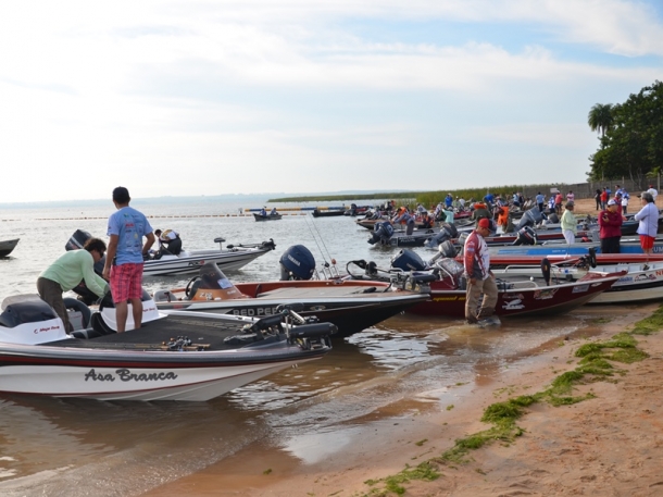 Competição de torneio de pesca, em 2015, reuniu mais de 300 competidores às margens do Rio Sucuriú - Claudio Pereira/JP