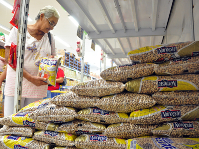 O feijão tornou-se o alimento mais caro da cesta básica -