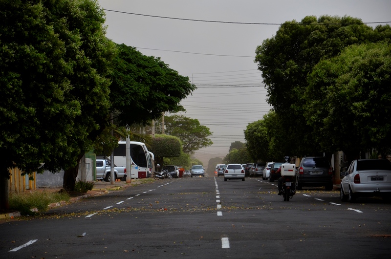 Chuva forte e ventos de 52km/h deixam moradores assustados Chuva forte e ventos de 52km/h deixam moradores assustados