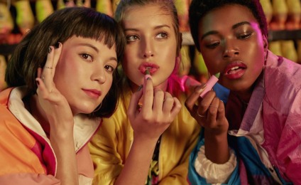 Batom que marcou anos 80 e 90 é relançado por marca de cosméticos