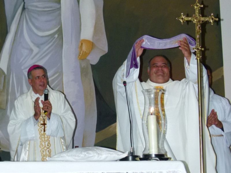 Padre Rogério Gomes (à direita) estava há dois anos em Campo Grande - Diocese de Três Lagoas