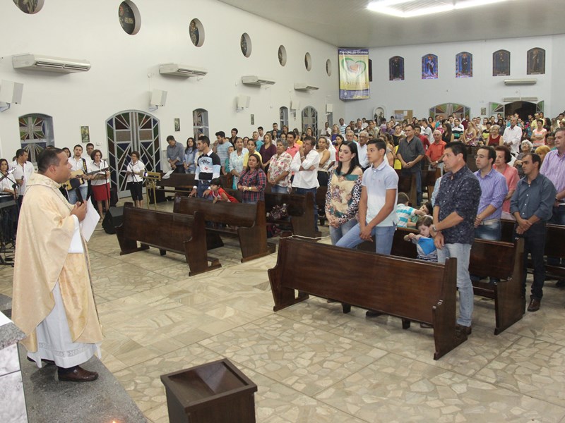 O padre Alexandre Moreira rezou a Missa Sertaneja - Divulgação